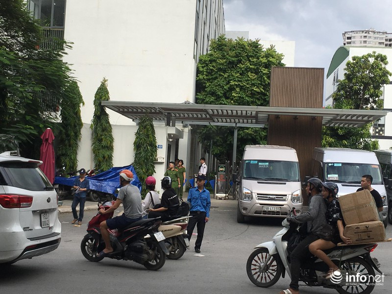 Buổi thực nghiệm hiện trường lần hai này do Công an quận Cầu Giấy chủ trì với sự có mặt của đại diện Viện Kiểm sát Nhân dân quận Cầu Giấy, các luật sư, đại diện nhà trường, các nhân viên y tế thực hiện cấp cứu cho cháu bé hôm xảy ra sự cố, nhân viên tên Chung (người trực tiếp bế cháu bé từ xe ô tô vào phòng cấp cứu).