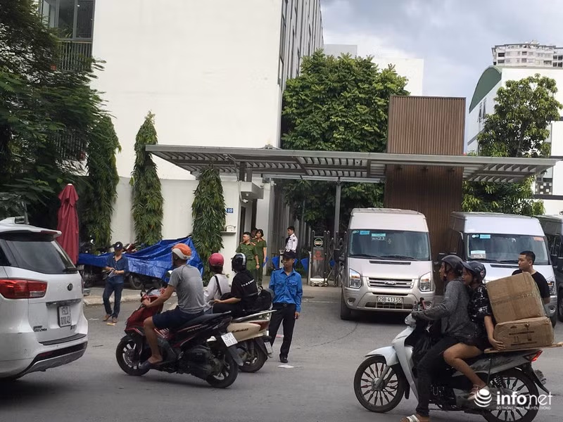 Buổi thực nghiệm hiện trường lần hai này do Công an quận Cầu Giấy chủ trì với sự có mặt của đại diện Viện Kiểm sát Nhân dân quận Cầu Giấy, các luật sư, đại diện nhà trường, các nhân viên y tế thực hiện cấp cứu cho cháu bé hôm xảy ra sự cố, nhân viên tên Chung (người trực tiếp bế cháu bé từ xe ô tô vào phòng cấp cứu).