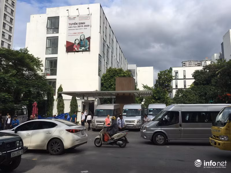 Hai nhân vật chính trong buổi thực nghiệm không thể thiếu là bị can Nguyễn Bích Quy – người chịu trách nhiệm đưa đón học sinh và ông Doãn Quý Phiến - người điều khiển chiếc xe chở 13 học sinh, trong đó có cháu Lê Hoàng Long đến trường ngày 06/8.