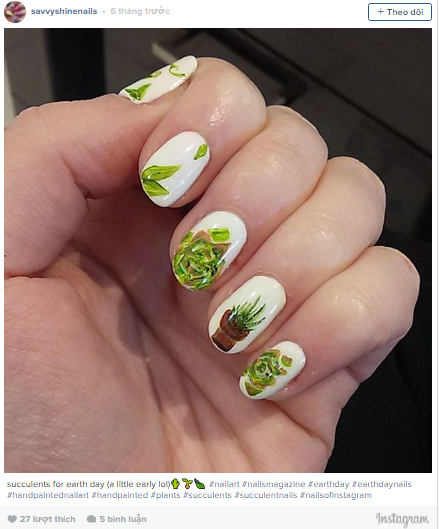 Hết sức đơn giản và nhẹ nhàng với những mẫu móng tay tươi tắn, hình cây cỏ như cô nàng này.