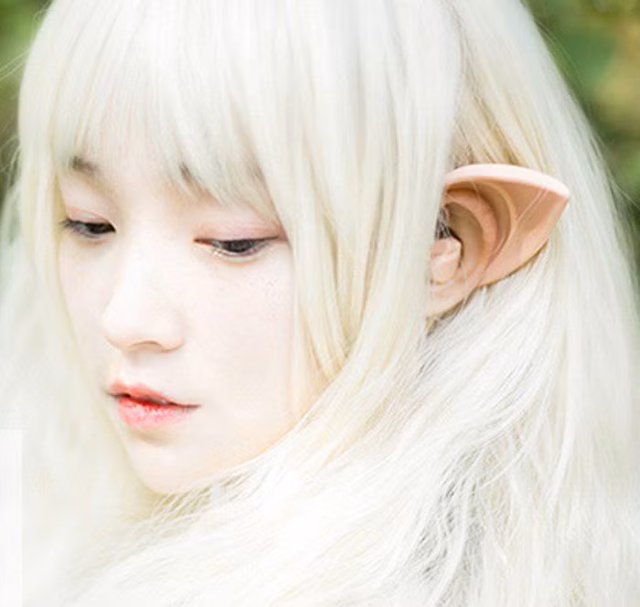 Nếu đi trên đường, nhìn thấy một người có đôi tai to nhọn hoắt thì cũng đừng giật mình bởi đó là phụ kiện tai dơi đang được giới trẻ cá tính săn lùng tìm mua.