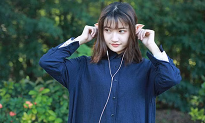 Đôi tai dơi có xuất xứ từ Trung Quốc, bán với giá 14 - 50 USD được gắn vào thùy tai.