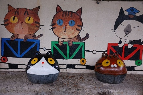 Đến cả âm nhạc cũng có thể chèn những tiếng meo meo của mèo, các cửa hàng bán tai mèo nhồi bông và các mặt hàng khác cũng có chủ đề chính là mèo. Ảnh: Zing.vn.