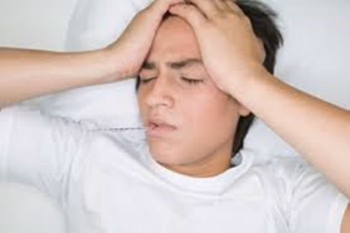 Trị sốt cao, hôn mê, chứng âm hư. Linh dương giác 4,5g, sinh địa 15g, câu đằng, sinh khương, cúc hoa, phục linh mỗi vị 10g, xuyên bối mẫu 12g, tang diệp, trúc nhự, mỗi vị 6g, cam thảo 3g sắc lấy nước uống hàng ngày. Ảnh: Thaoduocbacnam.