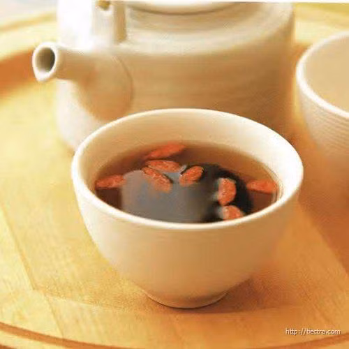 Sau đó, bạn bắc lên bếp đun lửa nhỏ trong 45 phút rồi tắt bếp.