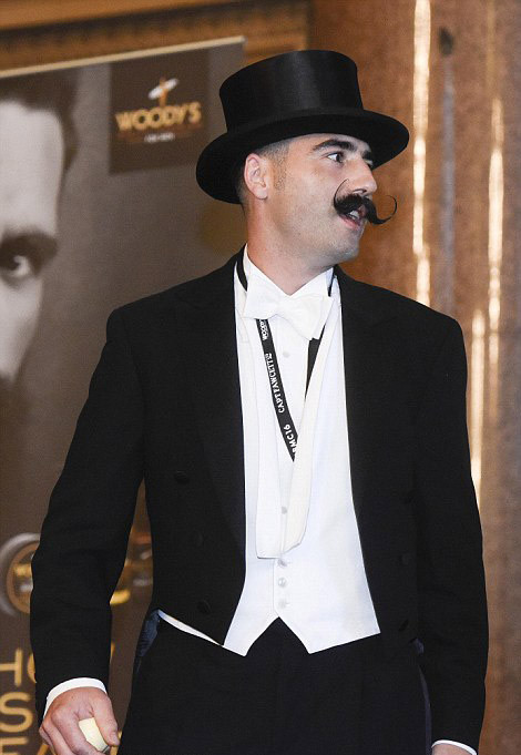 Sau cuộc thi, ban tổ chức sẽ tổ chức một bữa tiệc thịnh soạn để thiết đãi những người tham gia.