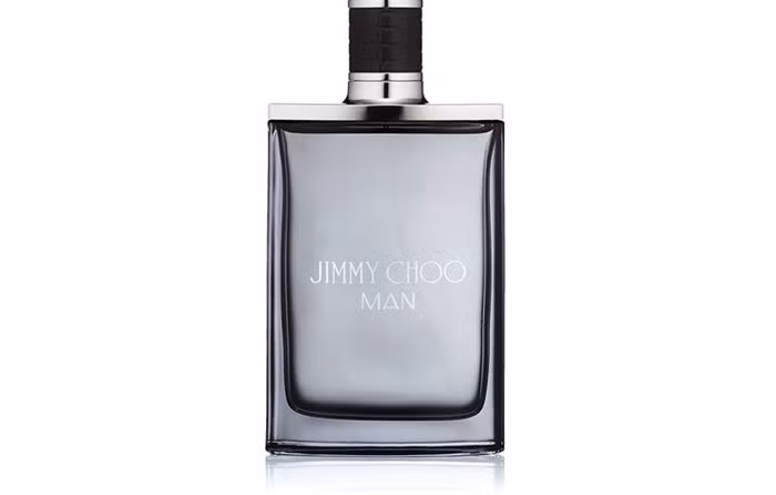 Nước hoa. Cánh đàn ông thường có mùi cơ thể rất nồng, do đó nên mang theo một lọ nước hoa bên mình trong những buổi hẹn hò. Mùi hương quyến rũ riêng biệt của bạn sẽ in sâu trong tâm trí của nàng. Hãy nhớ rằng, khoa học đã chứng minh, mùi hương dịu nhẹ vừa phải sẽ làm cho cảm xúc tăng cao hơn.