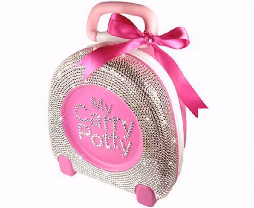 Bô kim cương. Nhà vệ sinh di động lấp lánh dành cho cậu ấm cô chiêu này được thiết kế hết sức quyến rũ nhằm mục đích dụ bé đi bô dễ dàng hơn. Món phụ kiện bắt mắt này có giá gần 30 triệu đồng.