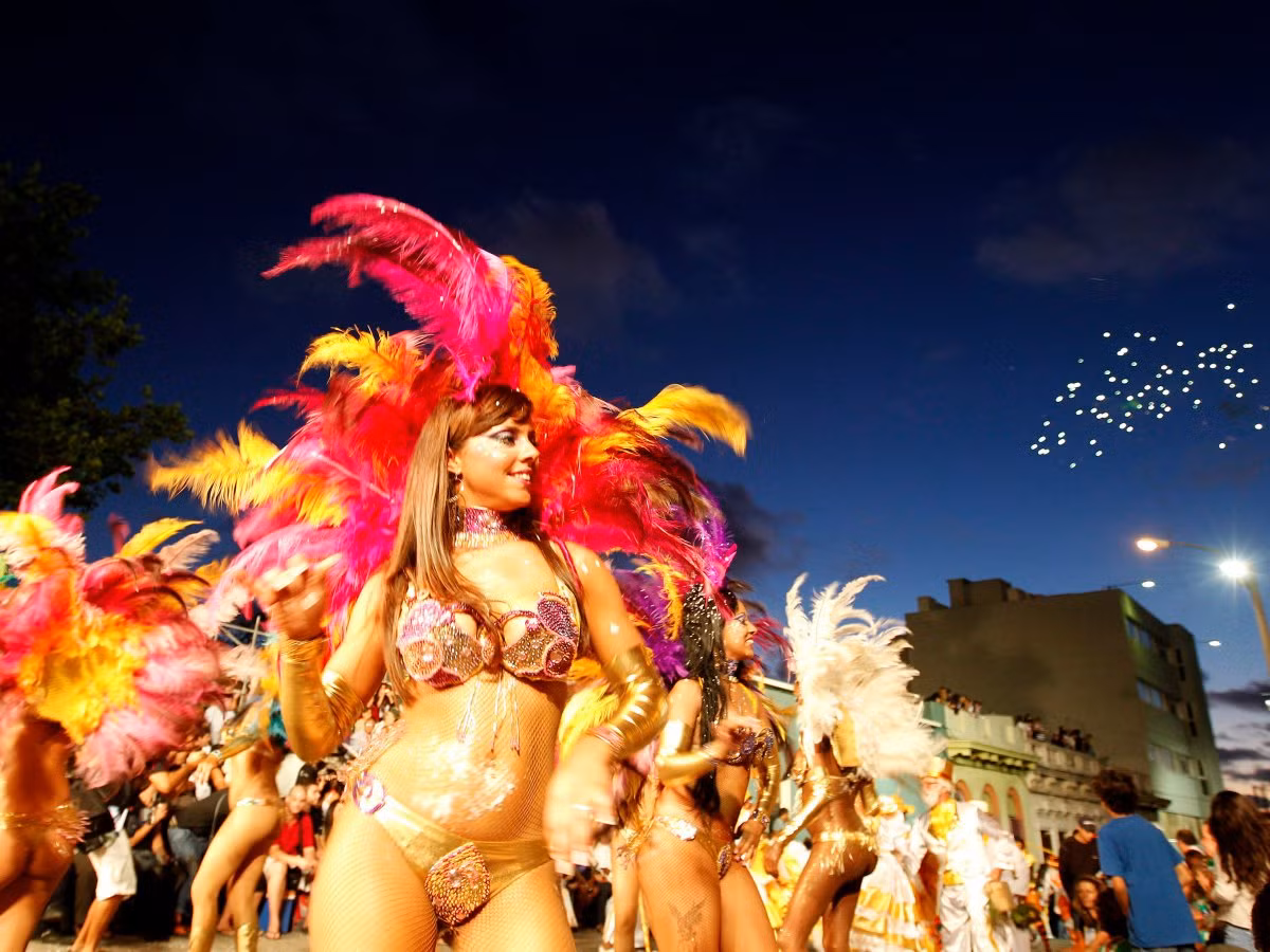  Uruguay: Du khách không cần lo ngại về dịch Zika khi tới Uruguay vào thời điểm hiện tại, vì chỉ một trường hợp duy nhất mắc virus được ghi nhận tại đây. Quốc gia Nam Mỹ này nổi tiếng với những bãi biển đẹp và lễ hội đường phố náo nhiệt. Nguồn ảnh: businessinsider.com.