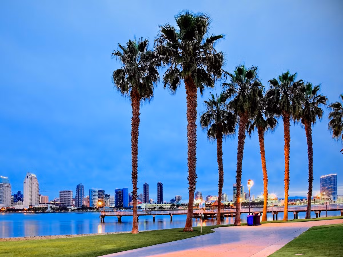  Nam California, Mỹ: Khu vực phía nam bang California có khí hậu mát dịu quanh năm, bao gồm cả những tháng mùa đông. San Diego và Los Angeles là hai thành phố lớn ở khu vực này với nhiều loại hình giải trí sẵn sàng phục vụ du khách.