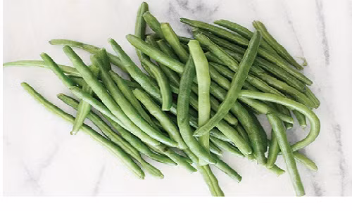 Đậu xanh: Sẽ chi 125 nghìn cho một túi đậu xanh, chia làm 8 bữa. Đậu xanh nhặt bỏ đầu và nấu cùng một bát con nước sạch trong 9 phút.