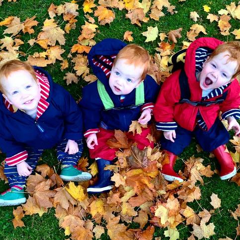 Tuy có diện mạo khá giống nhau nhưng cặp sinh ba Wilbur, Arthur, Teddy có tính cách khác hẳn nhau. Trong khi Arthur rất cởi mở, dễ gần và tự lập một cách rất tự nhiên thì Teddy và Wilbur cũng tự tin nhưng theo cách lặng lẽ hơn.