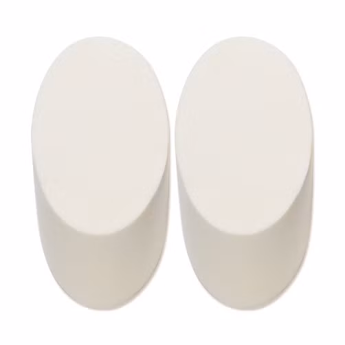  Mút trang điểm hình trụ vát: Đây là loại mút tuyệt vời dành cho các sản phẩm dạng bột, đặc biệt là các loại phấn khoáng. Thay vì sử dụng chiếc chổi kabuki thông thường, chiếc mút này sẽ giúp lớp trang điểm bằng phấn bột của bạn được mỏng mịn hơn, đều màu và tuyệt đối không khiến lớp nền bị khô mốc.