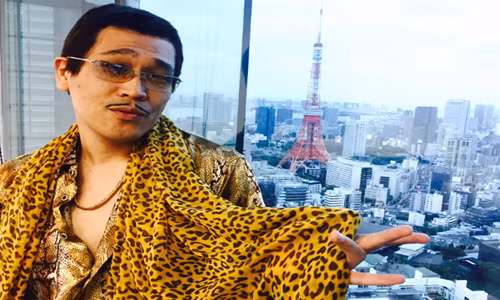 Sau khi xuất hiện trên mạng youtube vào ngày 25/8, bài hát “Apple Pen” trở nên nổi tiếng khắp cộng đồng mạng trên toàn thế giới. Các bạn trẻ và thánh "chế" thi nhau cover lại bài hát " Bút dứa táo bút".