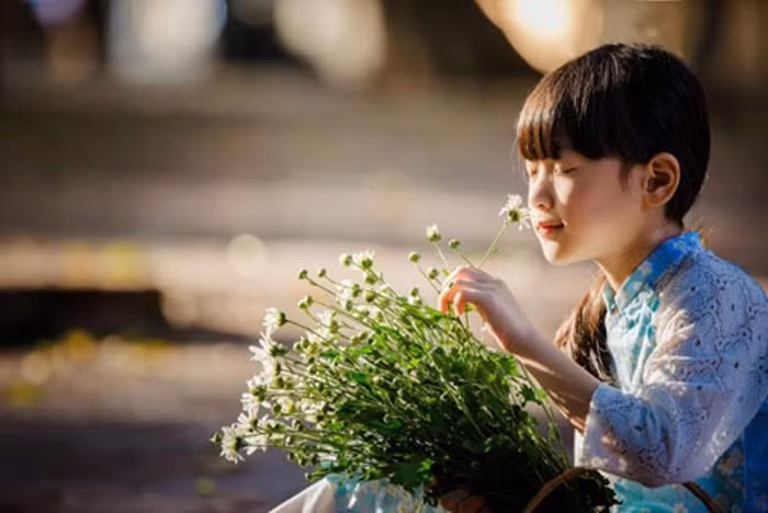 Vẻ đẹp trong sáng, mong manh ngây thơ của cô gái khiến người xem không khỏi trầm trồ mê mẩn và thích thú. Ảnh: Eva.