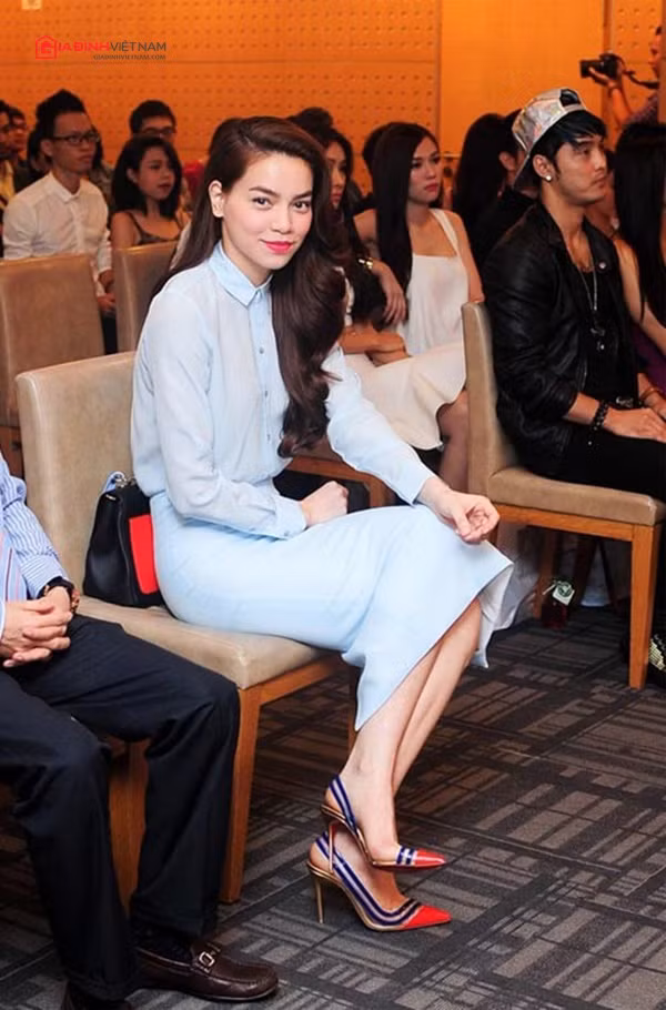Đôi giày thuộc dòng sản phẩm Paralili của Christian Louboutin mà Hồ Ngọc Hà đi dự sự kiện có giá gần 20 triệu đồng Ảnh: blogtamsu.vn.