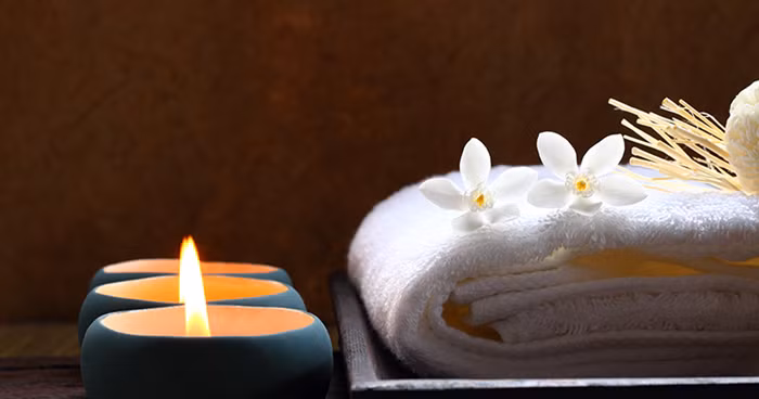 Những cô nàng ham mê làm đẹp nên được cảnh báo về rủi ro tiềm ẩn trong spa làm đẹp. Một báo cáo của CDC năm 2004 cho thấy, hơn một nửa bồn tắm xông hơi ở Mỹ vi phạm tiêu chuẩn an toàn sức khỏe cộng đồng. Trong số 5.000 spa được kiểm tra, có đến 57% vi phạm về an toàn, hầu hết các spa đều vi phạm về chất lượng nước sạch.