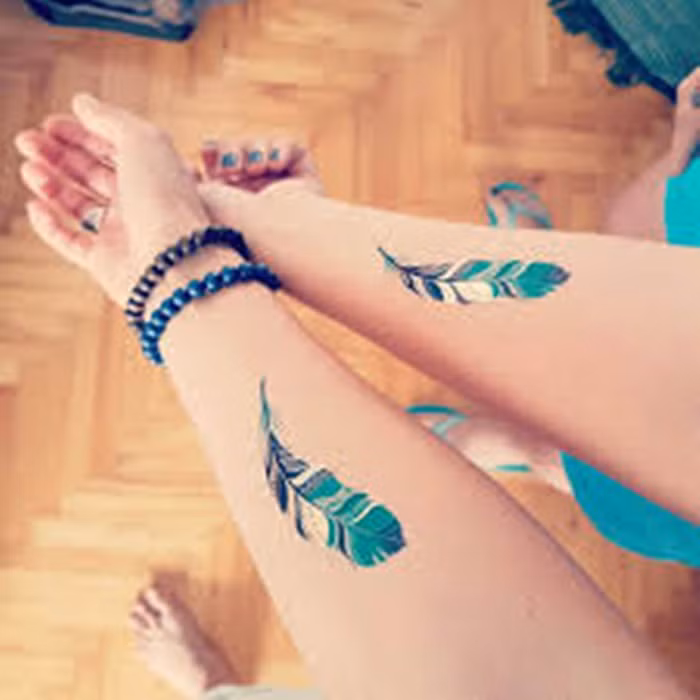 Thân nhau nửa miếng bánh cũng cắn đôi.