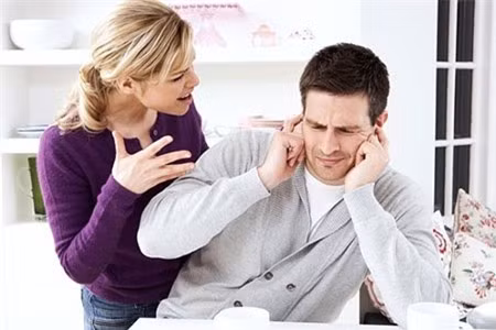 Chàng cũng sẵn sàng tâm sự về thói xấu của bạn với các ''chiến hữu'' để cầu cứu một giải pháp chăng?