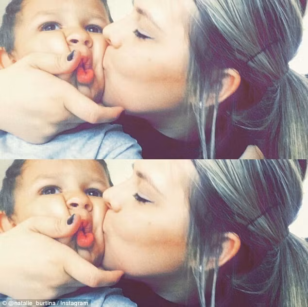 Cô cũng cố gắng đi bộ khoảng 2 km mỗi ngày kết hợp đẩy xe cùng con đi dạo quanh khu vực nhà mình. Điều này sẽ khiến cho con cô được tiếp xúc với môi trường xung quanh lại vừa giúp mẹ tập thể dục.