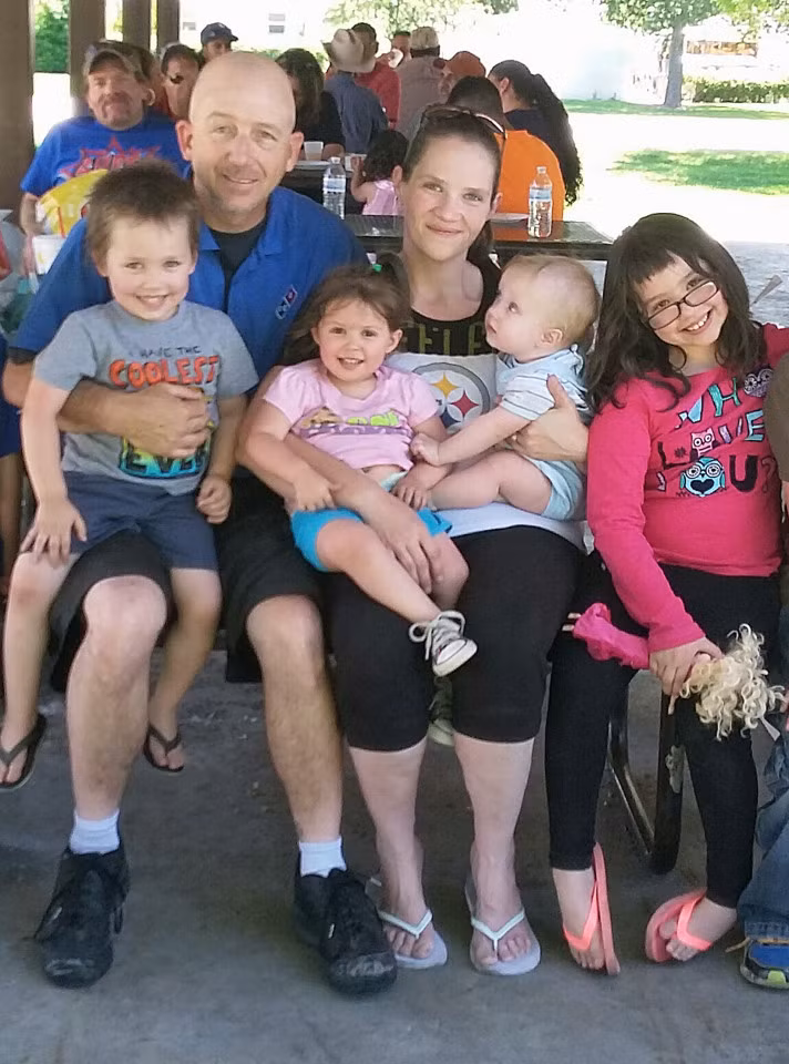 Lần đầu tiên trong đời, cô tự tin nhìn ngắm cơ thể chính mình trong gương, cô tự tin bước ra ngoài, đi chơi cùng gia đình mình mà chẳng lo ngại gì cả.