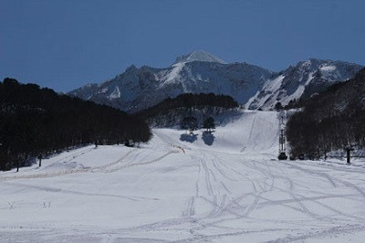 Nhưng chỉ một thời gian ngắn nữa thôi, nơi đây sẽ thay đổi, sẽ khoác lên mình chiếc áo choàng trắng của mùa đông. Và du khách có thể thoải mái ngắm tuyết rơi ở Fukushima. Ảnh: Tttd.vn.