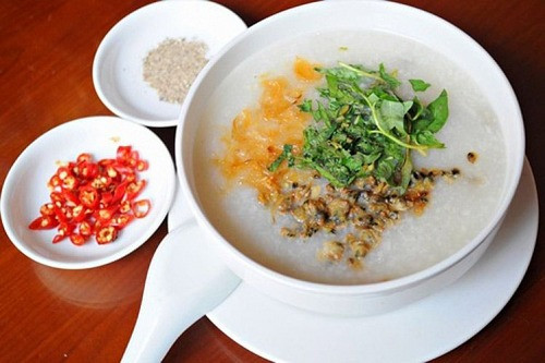 Một tuần dùng từ 3 - 4 lần. Công dụng: Thịt hến tính mát, tác dụng bổ âm, cung cấp một số vi lượng cần thiết cho cơ thể, chủ yếu là canxi và kẽm, tái lập và hoàn thiện quá trình dẫn truyền thần kinh, ổn định chức năng cơ bắp, từ đó giúp phòng chống co cơ, chuột rút. Ảnh: dongy.vn.