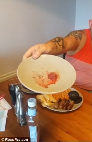 Tuy nhiên, anh Ross khẳng định rằng, nhau thai không có gì là kinh khủng như mọi người nghĩ. Tuy khó ăn những hương vị cũng không đến nỗi nào.