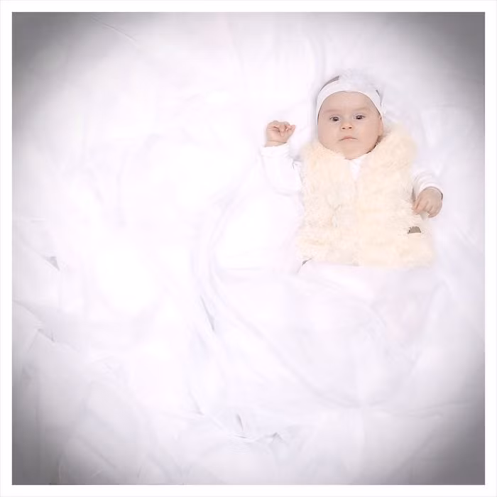 Tháng 2 là tháng mùa xuân và bé cũng đang đón xuân vô cùng ấm áp.