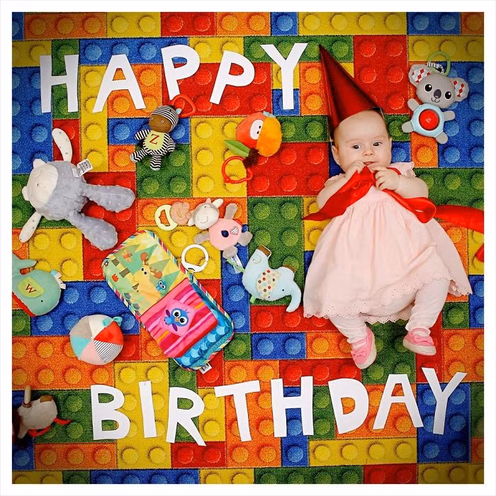 Tháng 6 đầy nắng là sinh nhật của bé Marianna. Em sẽ nhận được rất nhiều món quà và lời chúc của bố mẹ và những người xung quanh.