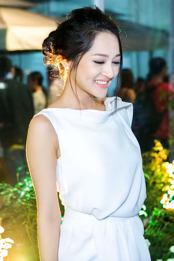 Chính vì thế, dù cho lịch tập luyện và lịch diễn có nhiều đến đâu thì Bảo Anh cũng dành ra ít nhất 60 phút mỗi ngày để áp dụng bài tập yoga. Ảnh: phunuonline.com.