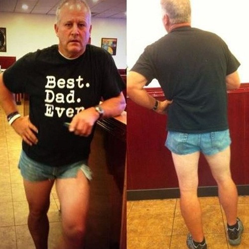 Trị thói thích diện đồ siêu ngắn của con, một ông bố hài hước đã nghĩ ra cách này để chế giễu sự lố bịch trong sở thích quái đản của con.