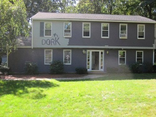 Nhiều bậc phụ huynh đã nghĩ ra những hình phạt con lạ đời nhưng không kém phần răn đe.