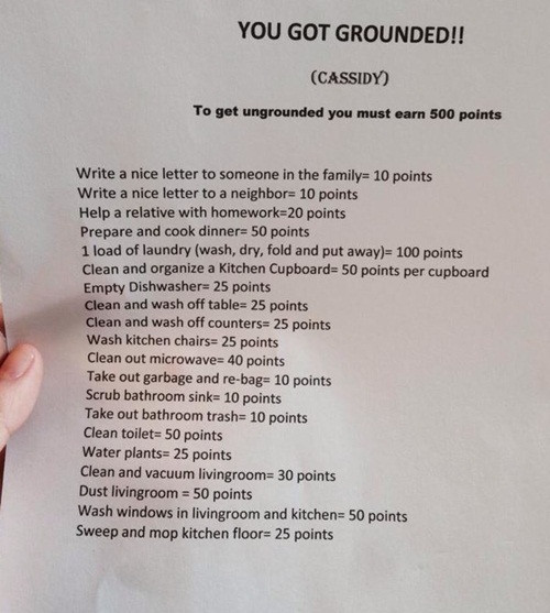 Danh mục công việc nhà quy ra điểm cho con của một bậc phụ huynh. Cách dạy dỗ này được các chuyên gia tâm lý cho rằng, hữu hiệu gấp trăm lần đòn roi.