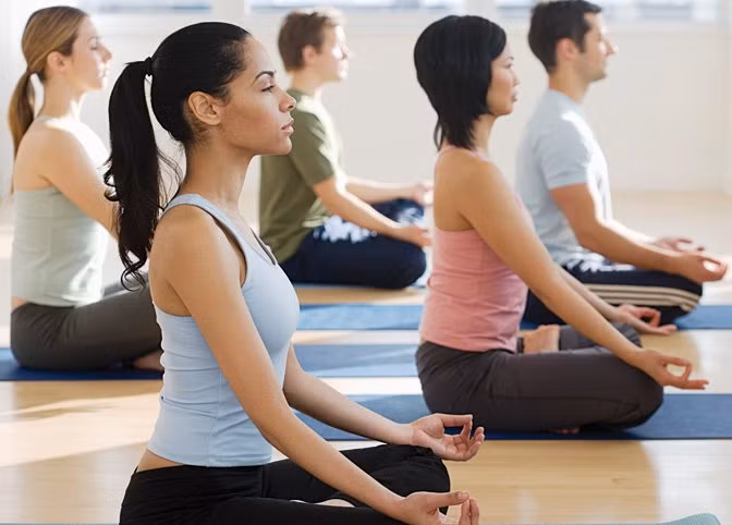 Bệnh nhân có thể tập thêm Yoga và một số môn thể dục nhẹ khác để có thể cải thiện tình trạng rối loạn tiền đình. Đồng thời cần đi khám để xác định đúng bệnh và có chỉ định điều trị từ bác sĩ chuyên khoa. Ảnh: duocphamvinhgia.vn. (Thông tin trong bài viết chỉ mang tính tham khảo, trước khi sử dụng bài thuốc, bạn vui lòng hỏi ý kiến bác sĩ).