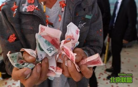 Một người đàn ông đã may mắn thu được 2.150 nhân dân tệ (tương đương 7,3 triệu đồng).