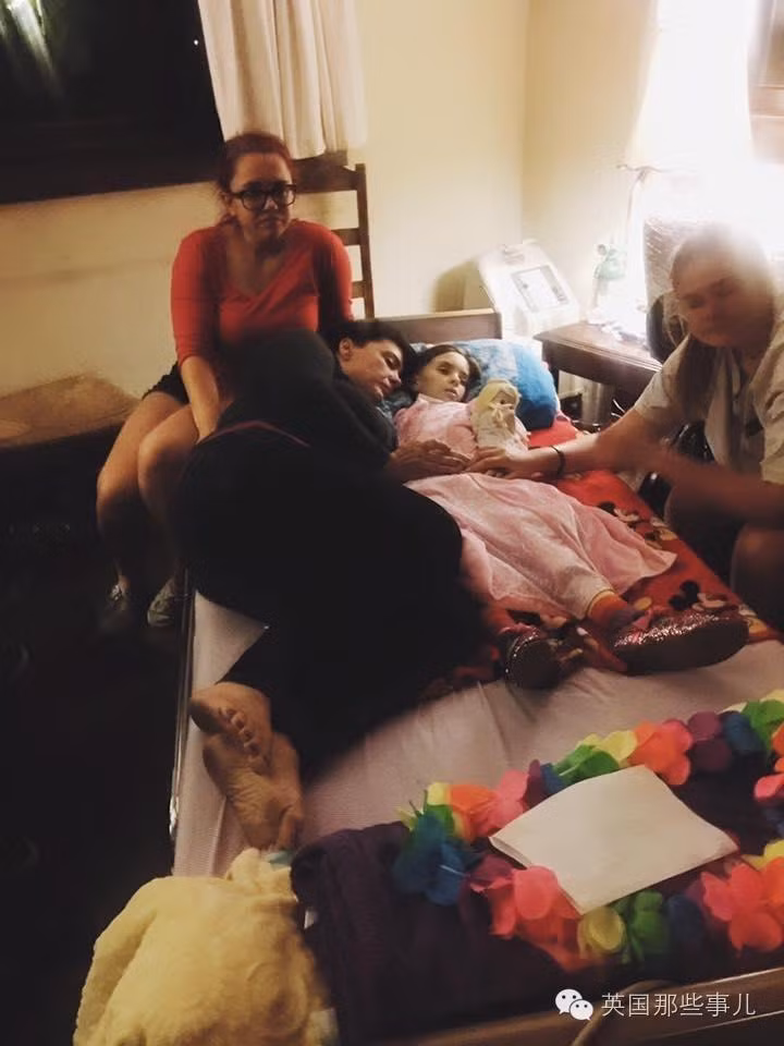 Tình yêu của con đã vượt qua cả lý trí, con đi nhé (Ảnh chụp lúc 19:34 ngày 6/6/2016)