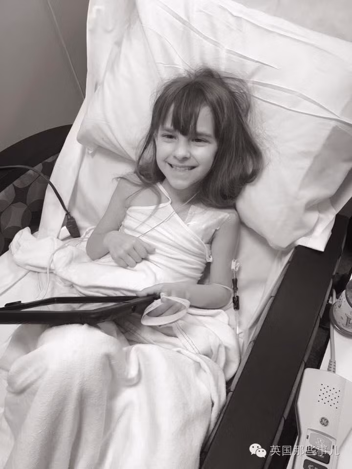 Con không dành thời gian cho chính con, con dành thời gian an ủi mọi người. Con yếu đuối nhưng mạnh mẽ. Con khiến cho những người mạnh mẽ xung quanh con trở nên yếu đuối.