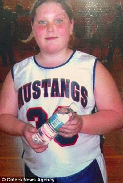 Cô vô cùng mặc cảm vì những lời đồn ác ý pha lẫn dè bỉu của mọi người. Chẳng ai nhìn cô với con mắt bình thường cả. Họ xem cô là xấu xí và không có chút giá trị nào.