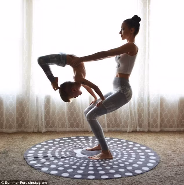 Vì vậy, cô quyết tâm tham gia vào một khóa học đào tạo giáo viên yoga, và sau đó sử dụng khả năng của mình để giúp đỡ người khác và những người như cô thoát khỏi tình trạng trầm cảm.