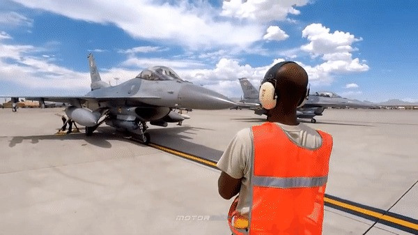 Chiến đấu cơ F-16 Block 70/72 hay còn được biết tới với định danh F-16V Viper. Đây là phiên bản mạnh nhất hiện nay của dòng máy bay chiến đấu hạng nhẹ F-16 Fighting Falcon của Mỹ.