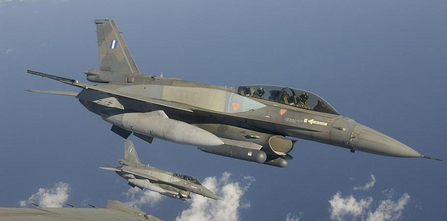 Khi không cần thiết, F-16 Block 70/72 có thể nhanh chóng tháo các thùng dầu phụ dọc thân máy bay, lúc này chúng sẽ đạt vận tốc leo cao, cũng như tốc độ cực đại nhanh chóng.