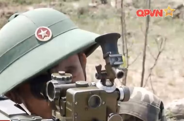 Kính ngắm quang học PGOK-9VN do nhà máy Z199 sản xuất cho súng chống tăng SPG-9 trong nước. Nguồn ảnh: Kênh QPVN