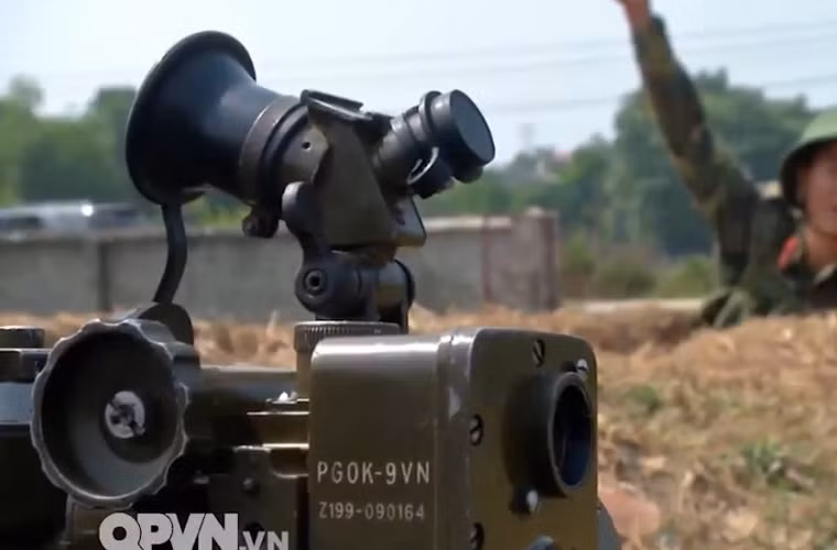 Mẫu kính này làm theo loại PGOK-9 vốn trang bị trên các phiên bản súng SPG-9M ở Liên Xô. Nguồn ảnh: Kênh QPVN