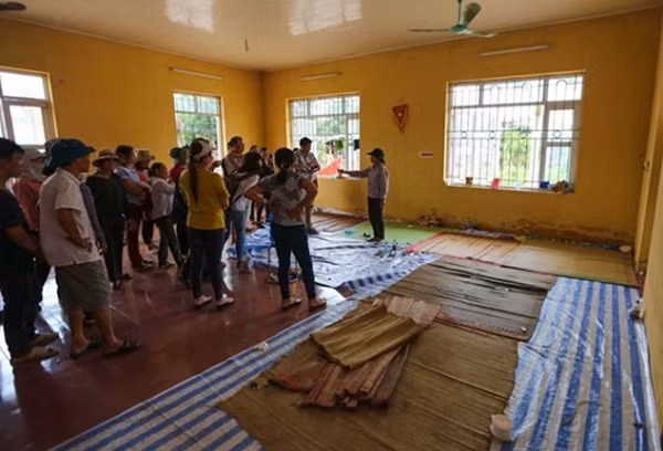 Nhà văn hóa thôn Hoành, nơi người dân giam giữ CSCĐ Hà Nội trước đó.