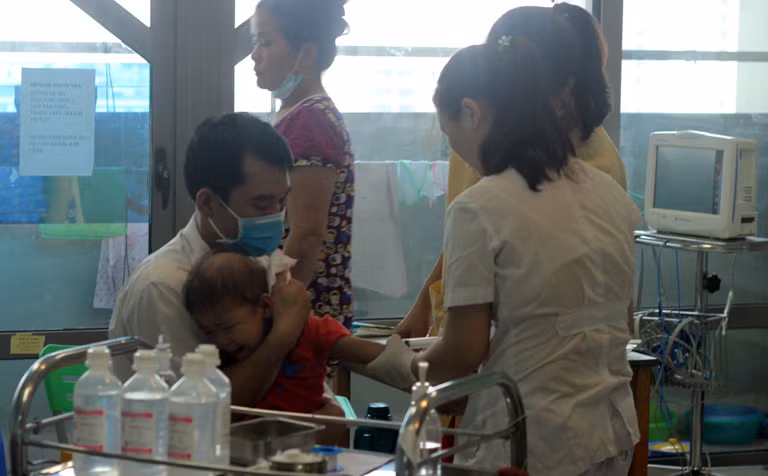 Các bệnh nhi tại khoa ung bướu bệnh viện Nhi Trung ương thiệt thòi hơn rất nhiều, không có bánh kẹo, quà cáp vào ngày 1/6, ngoài những phần quà mà bệnh viện trao.