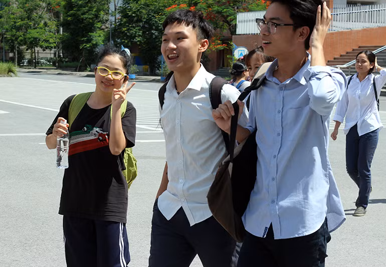 Anh: Thi sinh tho phao voi de thi mon Ngu van THPT Quoc gia-Hinh-2