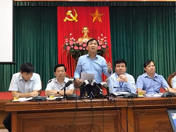 So Xay Dung Ha Noi thong tin viec chat ha hon 1.300 cay xanh