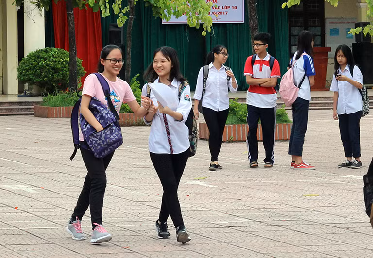 Van co thi sinh mang dien thoai vao phong thi mon Ngu van