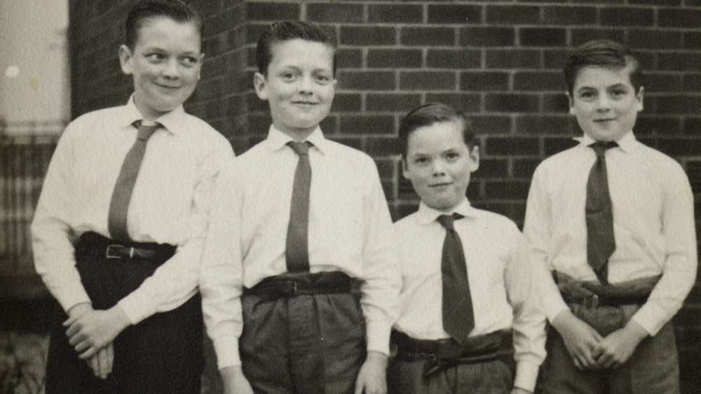 John Kilbride, 12 tuổi (bìa trái) trước khi mất tích. Ảnh: History.com